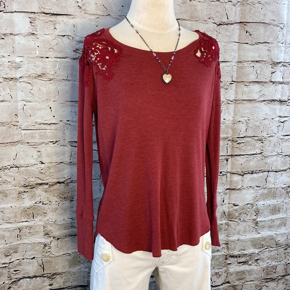 American Eagle 🦅 Outfitters • embroidered long sleeve thermal
